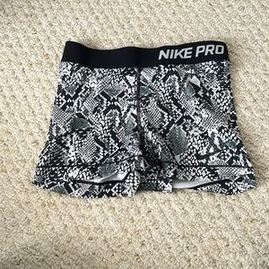 Nike pros shorts